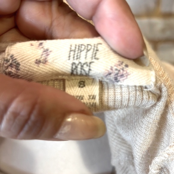 Hippie Rose Beige V-Neck Long Sleeved Thermal Top, Size Small. - Picture 5 of 6